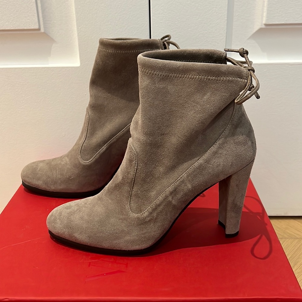 Brand new Stuart Weisman booties. Size 7 have never been worn.